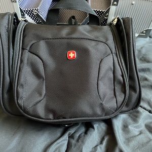 Swiss Tech Men’s bathroom bag
